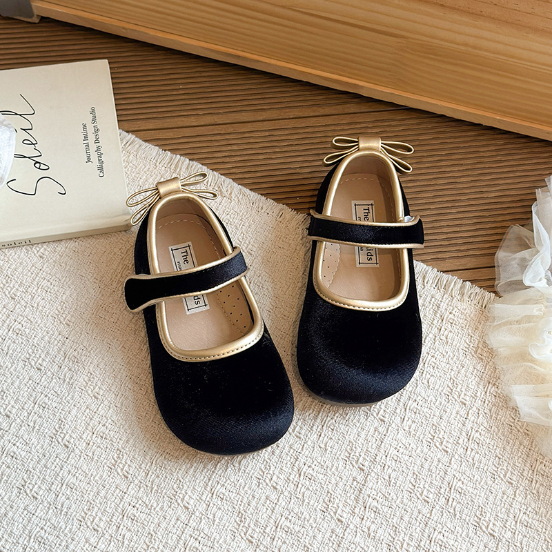 Niñas zapatos de princesa de peluche simple primavera y otoño 2026 nuevos zapatos de cuero Mary Jane con suela suave roja zapatos casuales
