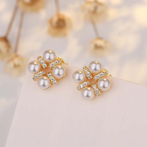 New fashion s925 silver needle earrings Korean style new gentle flower pearl earrings cold style earrings for women