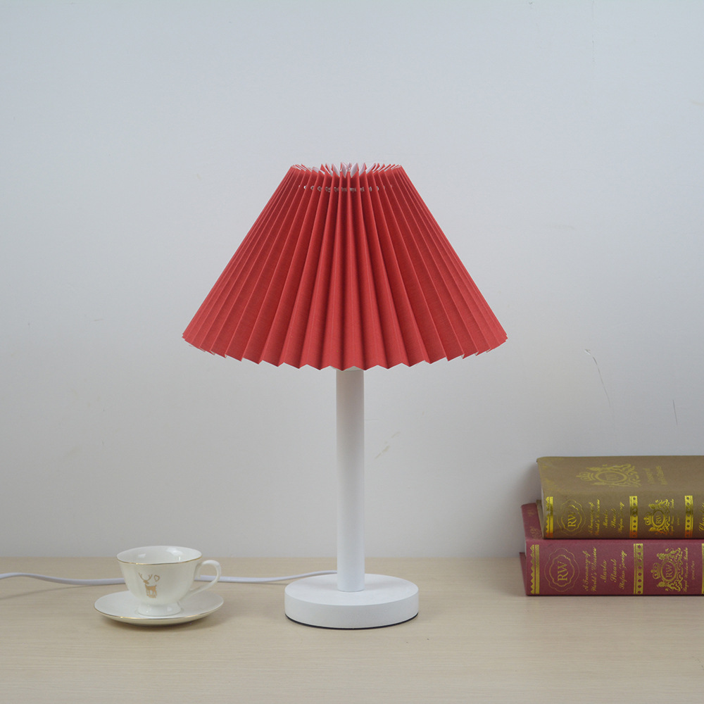 Lámpara de mesa plisada de noche de dormitorio de madera maciza nórdica Corea del Sur internet celebrity ins B & B cafe dormitorio lámpara de decoración nocturna