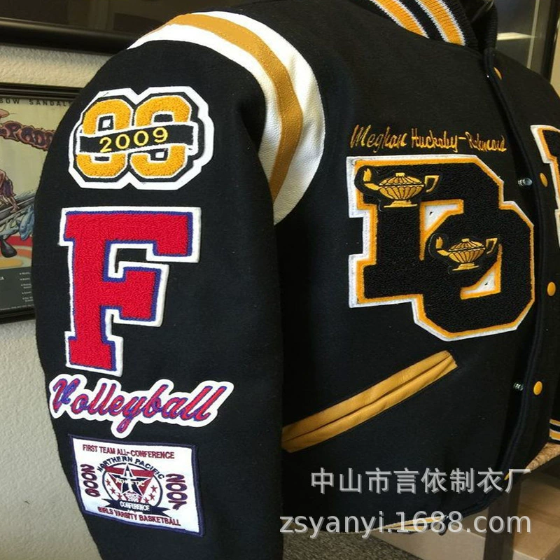 Бейсбольная куртка из тяжелой шерстяной кожи с вышивкой полотенца на осень и зиму.