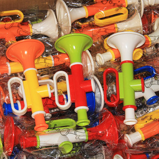 Children's toy trumpet simulation musical instrument blowing small screw ring small toy stall 2 yuan store department store supply