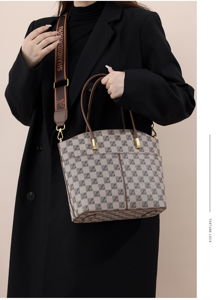 Single-shoulder bags, foreign trade women's bags, this year's popular small bags, women's bucket bags, fashionable and niche hand-held versatile crossbody bags undefined