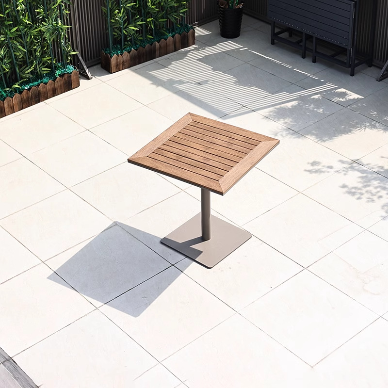 70 mesas cuadradas de madera plástica