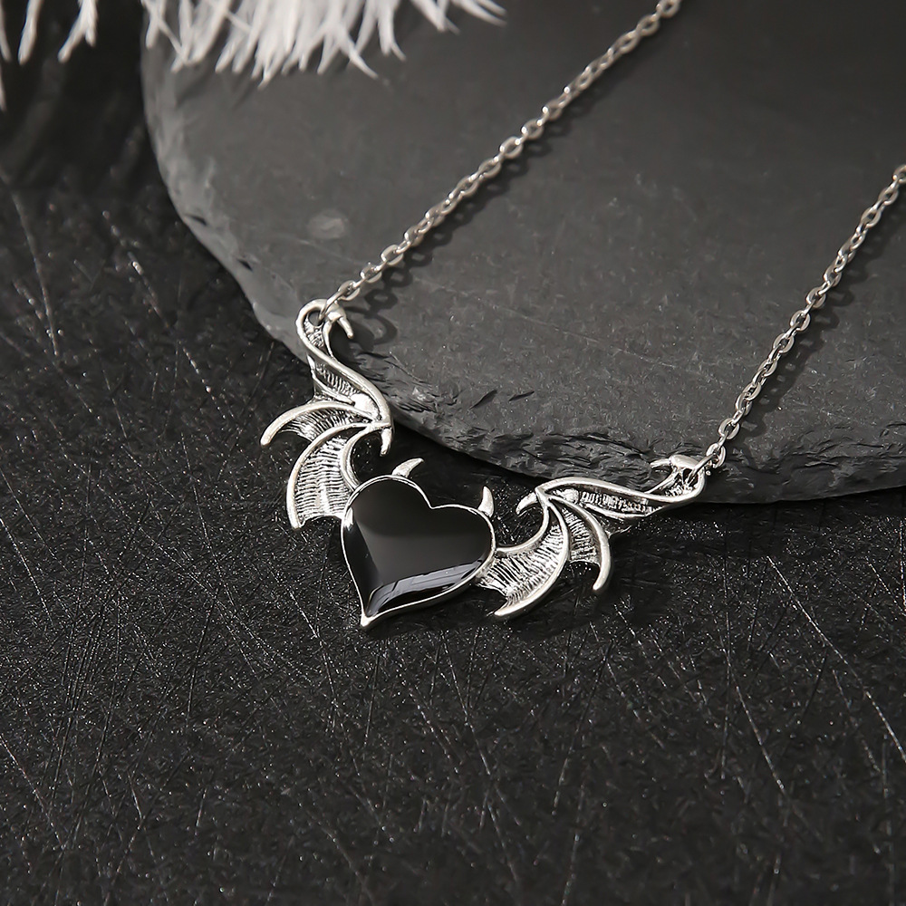 new retro gothic demon wings heart-shaped dripping oil necklace wholesale nihaojewelry