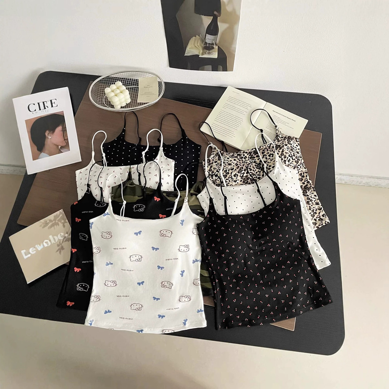 Multi-color strapless camisole for women with built-in chest pads, covers side breasts, suitable for spring, autumn, and summer, long style, can be worn as an outer layer or as a base top