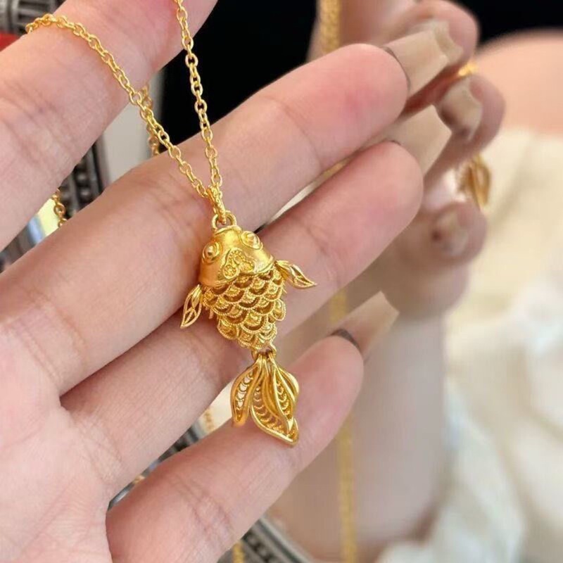 Tiktok-Style Koi Necklace for Women, Unique and Versatile Ins Style 2025 New Niche Exquisite Collarbone Necklace