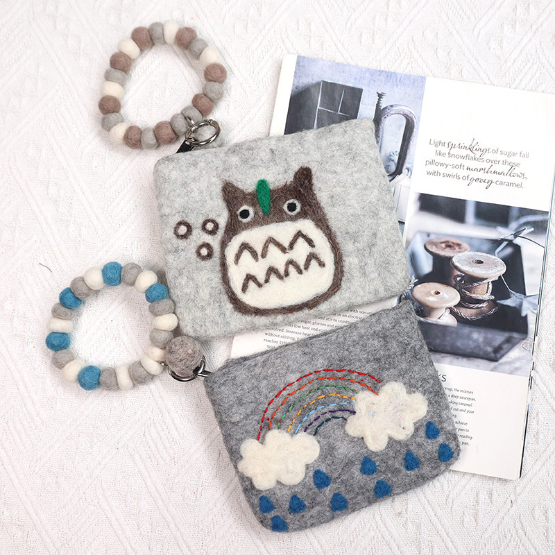 Cute Japanese Style Giant Cute Cartoon Wool Felt Coin Purse Mobile Phone Bag Card Bag Cartoon Cloud Chinchilla Bag Storage
