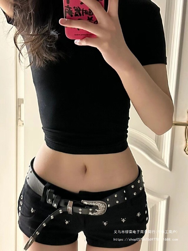 American-Style Spicy Girl Dark Y2K Hip-Hugging Black Pants with Rivet Design, Ultra-Short Denim Shorts for Women, Low-Waist Slimming Hot Pants American-Style Spicy Girl Dark Y2K Hip-Hugging Black Pants with Rivet Design, Ultra-Short Denim Shorts for Women, Low-Waist Slimming Hot Pants