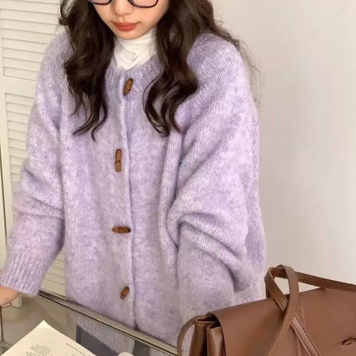 韩版氛围感复古牛角扣针织开衫秋冬宽松软糯休闲温柔风毛衣外套女