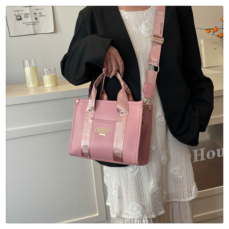 Bolso bandolera con letras de comercio exterior transfronterizo para mujer 2025 nueva tendencia de moda bolso de mensajero portátil impreso