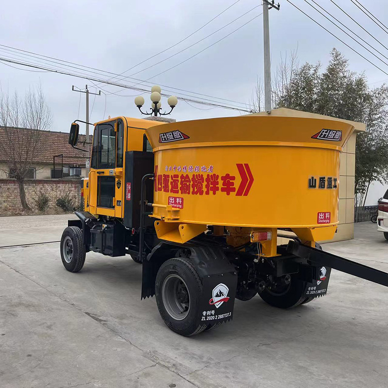 供应四驱平口混凝土搅拌车 移动式朝天锅 工地水泥搅拌装载运输机
