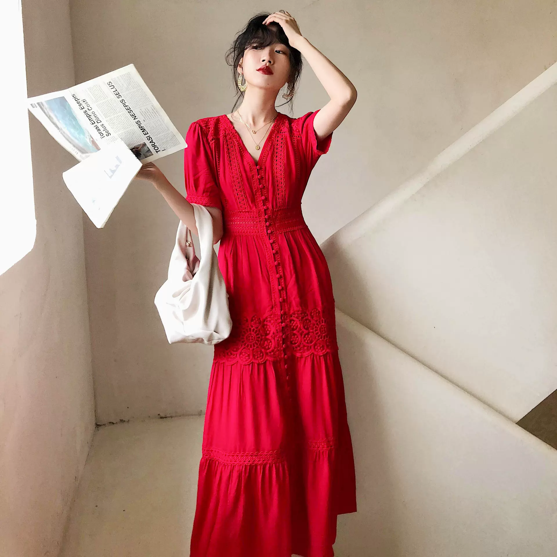 2025夏新款气质旅行连衣裙显瘦穿搭尚品女夏法式V领度假沙滩F550