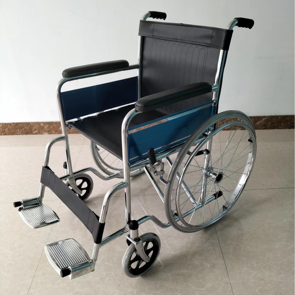 LCW174 silla de ruedas eléctrica para los ancianos con inodoro para los discapacitados scooter de empuje de mano plegable Silla de Ruedas Ligera