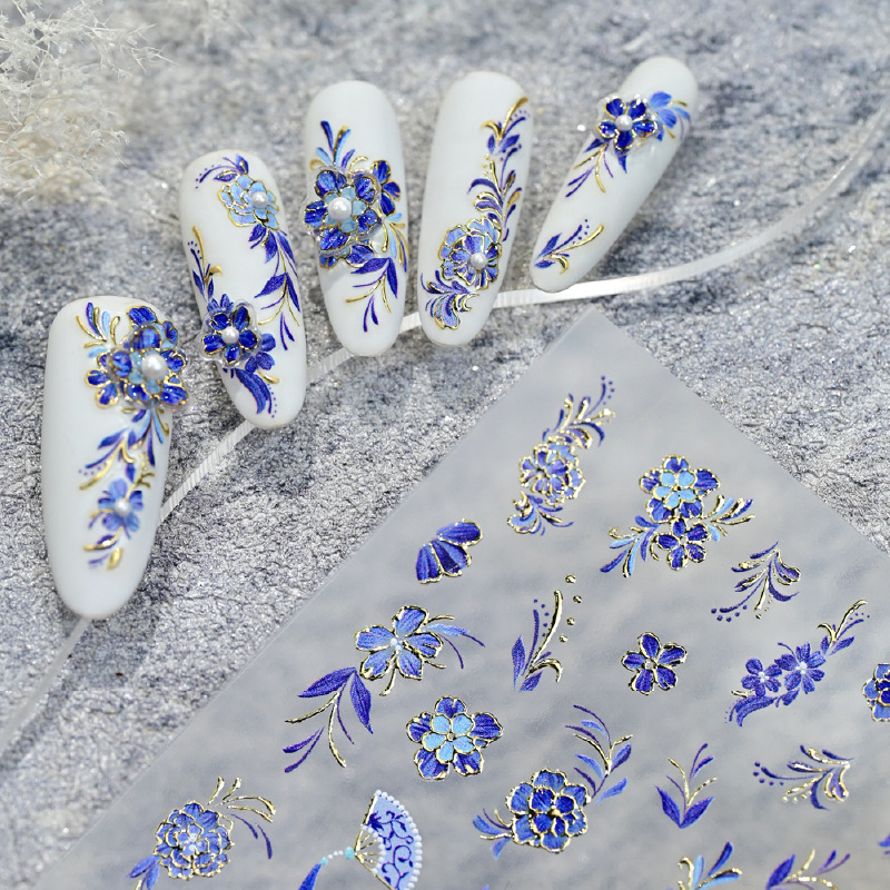 Red de celebridades de la red nuevo estilo nacional hermoso Qinghua porcelana bronceado pegatinas de uñas en caliente en relieve flores tridimensionales pegatinas de uñas plateadas en caliente al por mayor