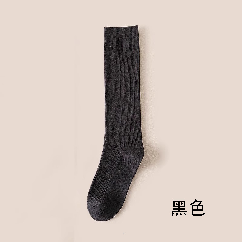 縦条のふくらはぎの靴下の女性の春秋の圧力の長い筒の靴下はやせていることができます。