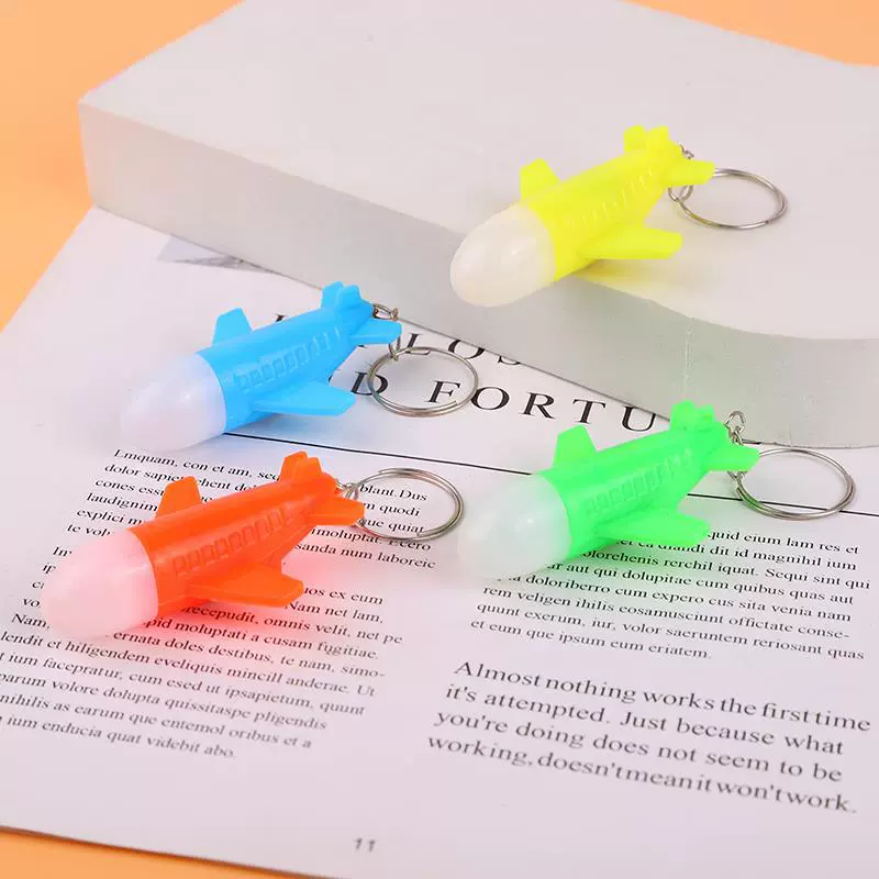 Светодиодный брелок свет вспышка самолет оптом практические подарки один юань магазин детских светящихся игрушек