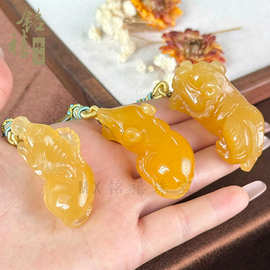 天然黄龙玉12生肖立体马上有钱本命年平安12生肖吊坠饰品厂家批发