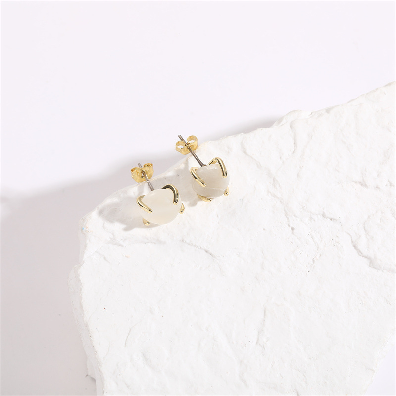 Simple Style Round Copper Gold Plated Opal Ear Studs 1 Pair