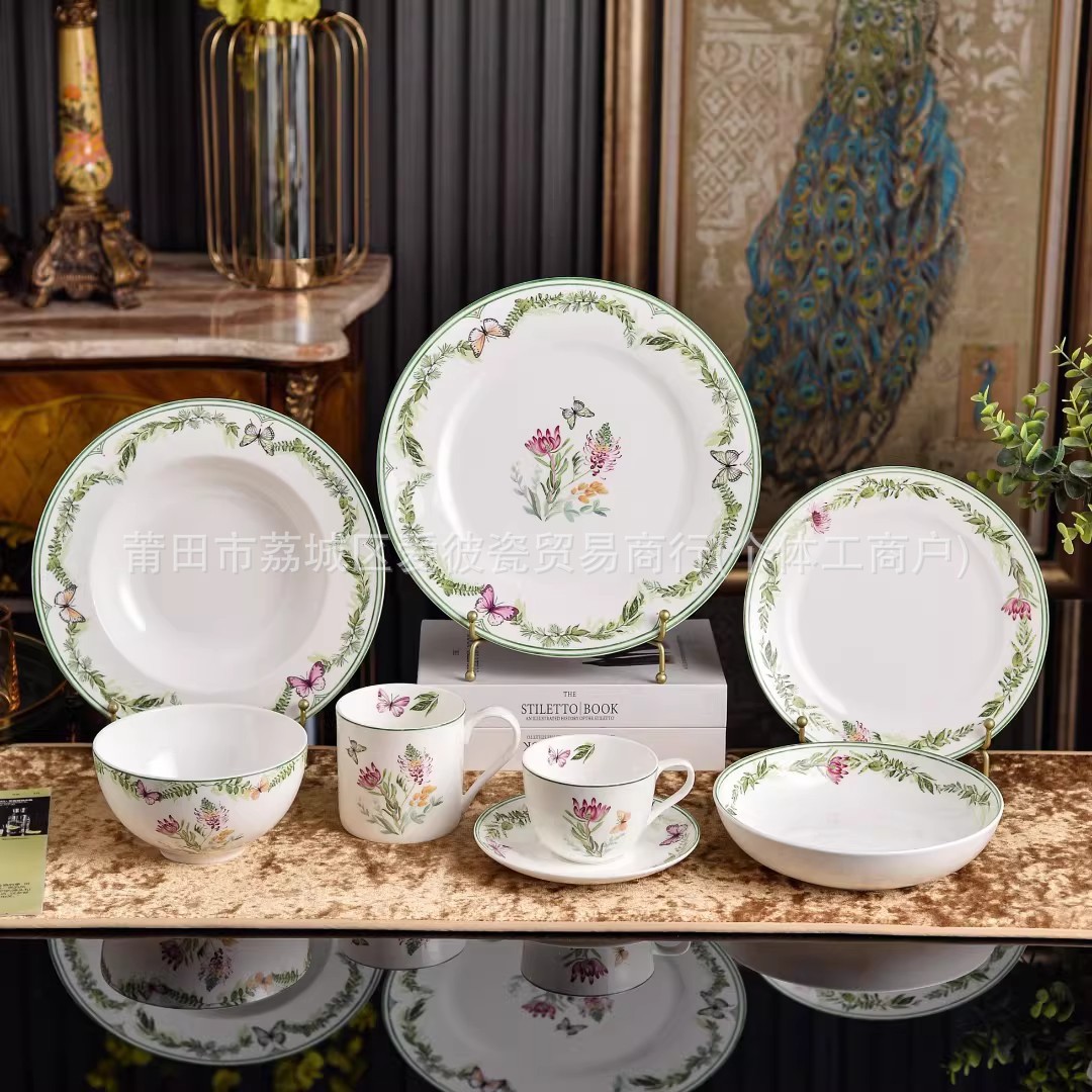 Villeroy & Boch çiçəkli kupa və boşqab dəsti