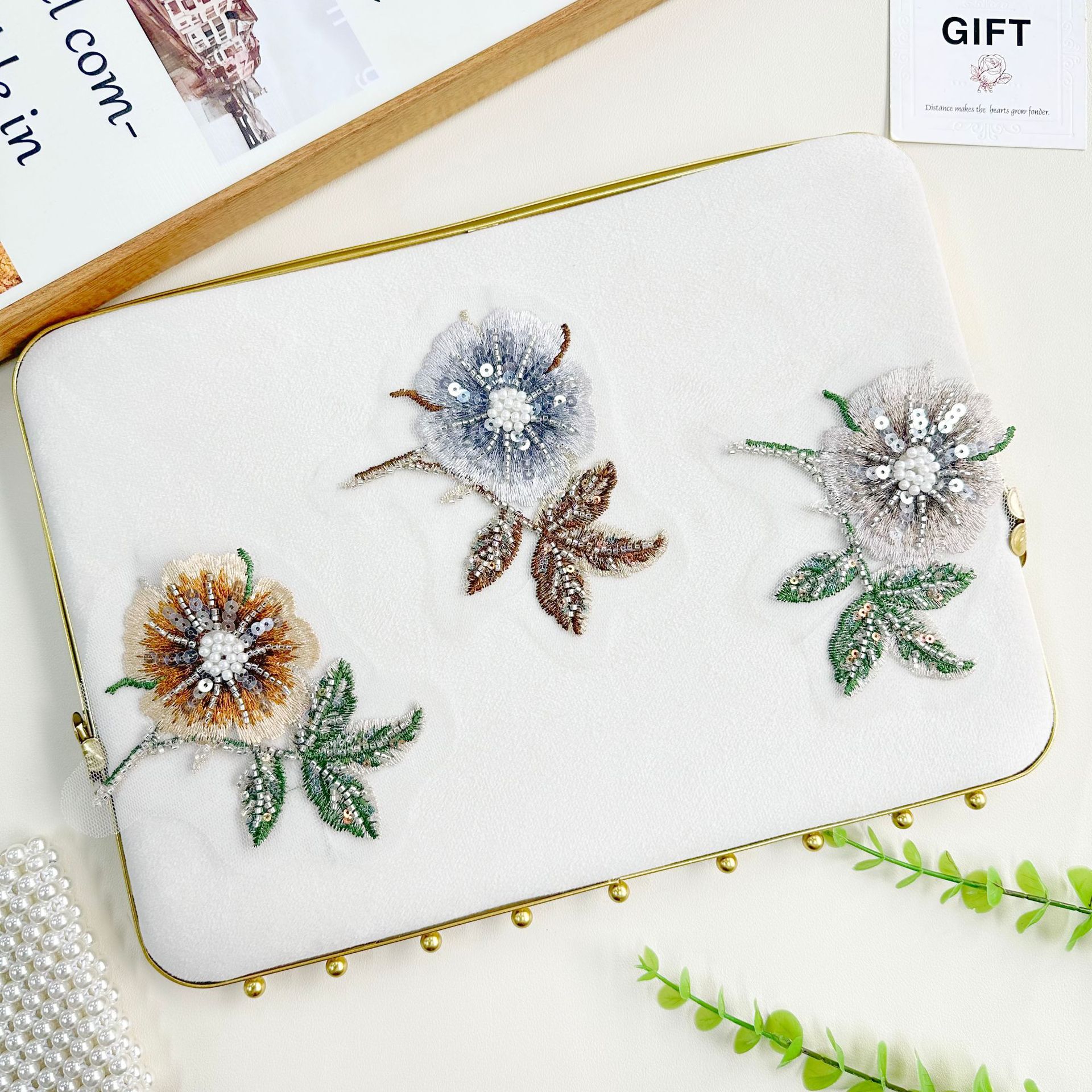 Hecho a mano de encaje cuentas bordadas parches de flores tricolores clavos de tela cuentas de ropa accesorios de decoración DIY