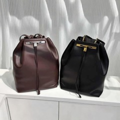 起爆輸入の小牛皮のリュックサックのトートのカバンは本革のハンドバッグをロックして縄を引いて通勤します。
