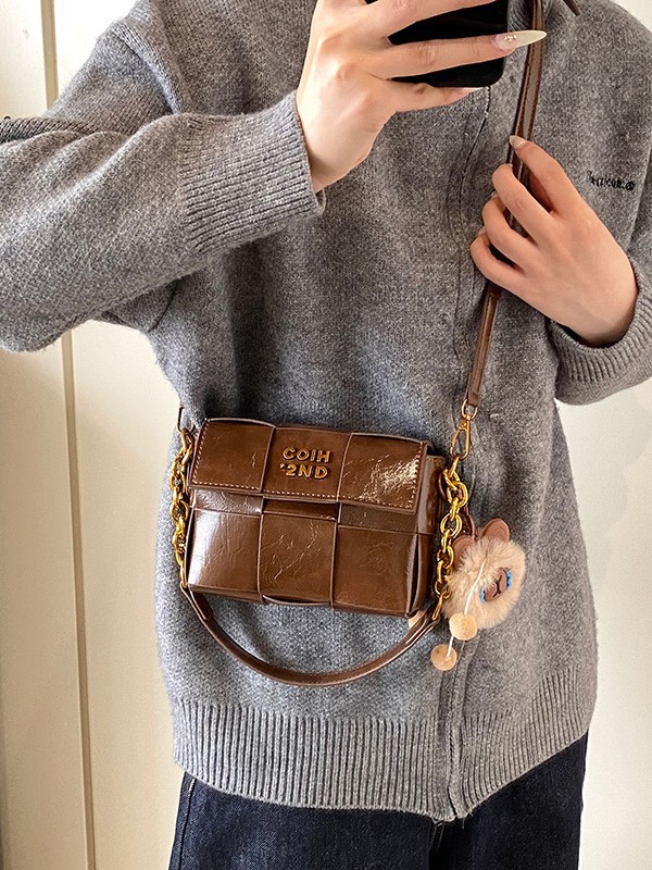 Bolso tejido de cuero de cera de aceite de alta calidad para mujer 2025 primavera nueva moda casual bandolera de moda de nicho