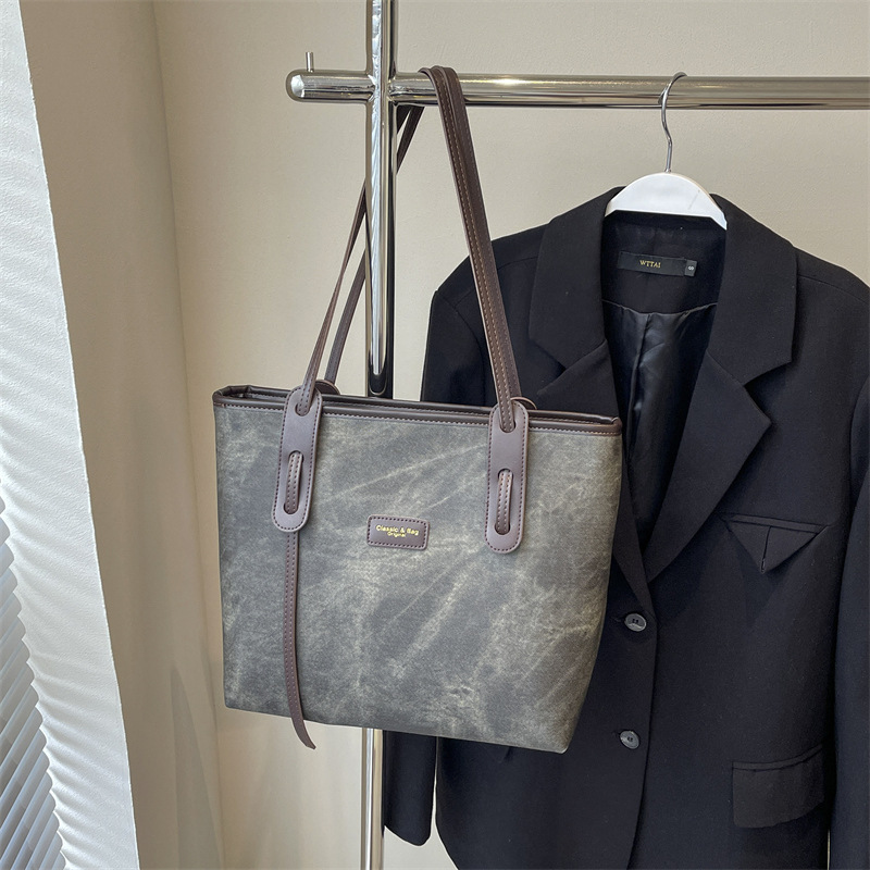 매달린 장식 없음 짙은 갈색