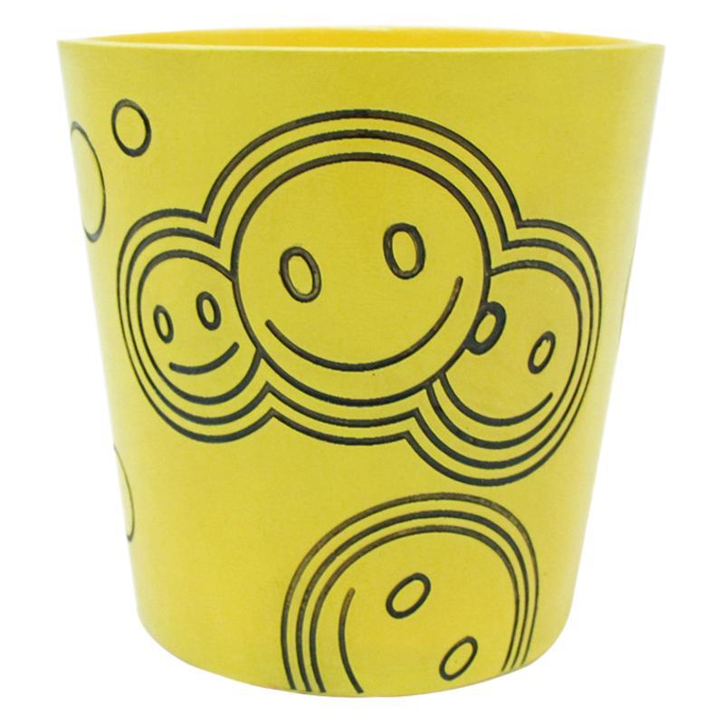  Hot Selling Simple Yellow Smiley Round Flower Pot with Drain Outfall Desktop Fleshy Potted Plant Fleshy Green Plant Flower Pot