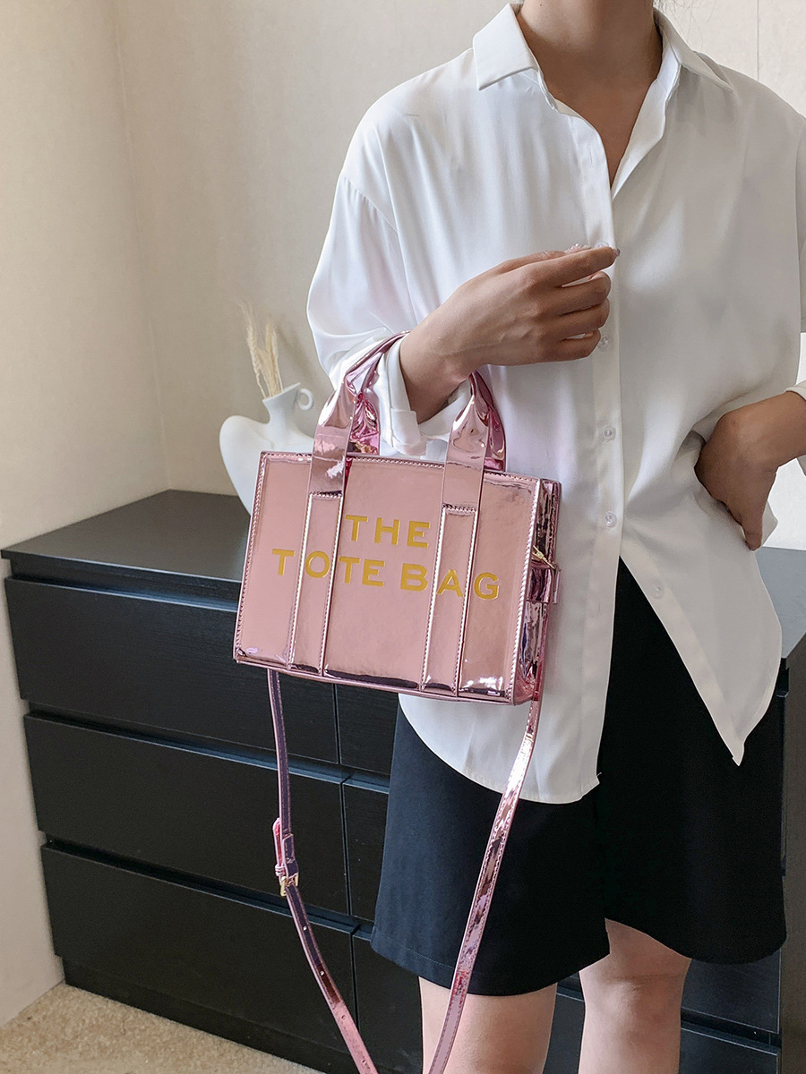 Bolso de mano estilo nuevo transfronterizo para mujer 2025, bolso de hombro y bandolera de moda europea y americana de cuero charol con letras en relieve