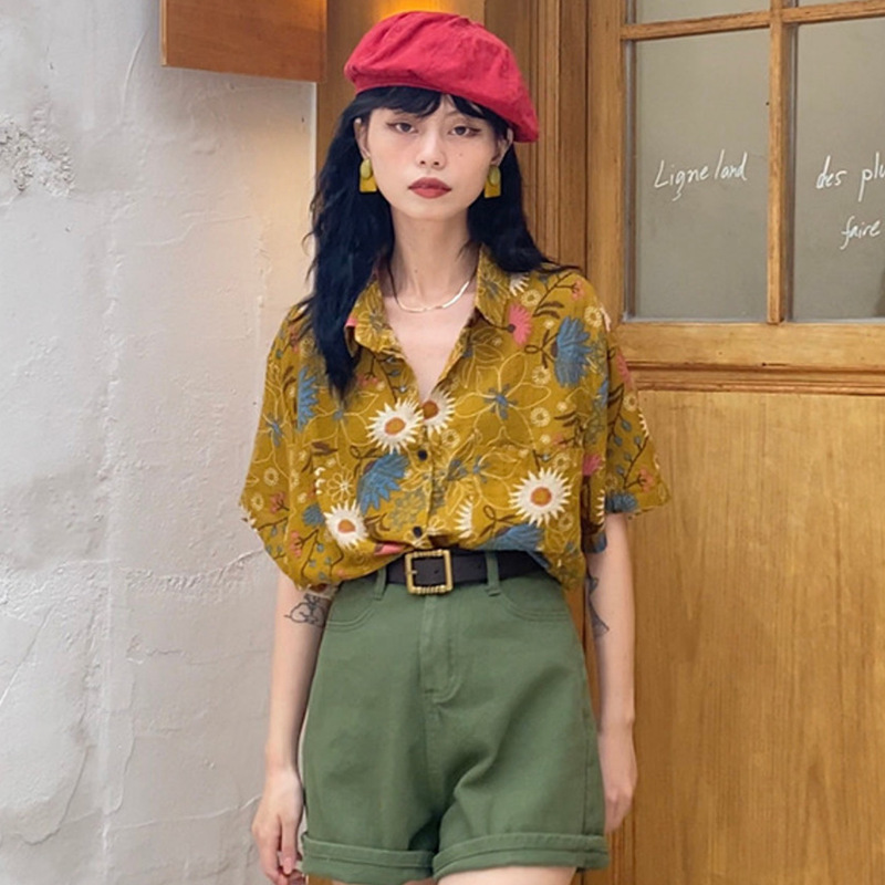 New Retro Small Floral Shirt for Women, Loose Summer Korean Style Ins Hong Kong Style Shirt with Student Niche Wholesale