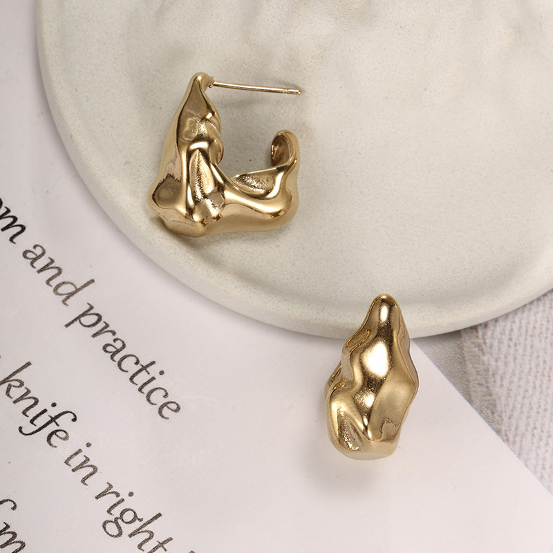 Xuping joyería de acero inoxidable otoño invierno pendientes de moda europea y americana personalidad en forma de C bambú torsión pendientes de amor para mujeres
