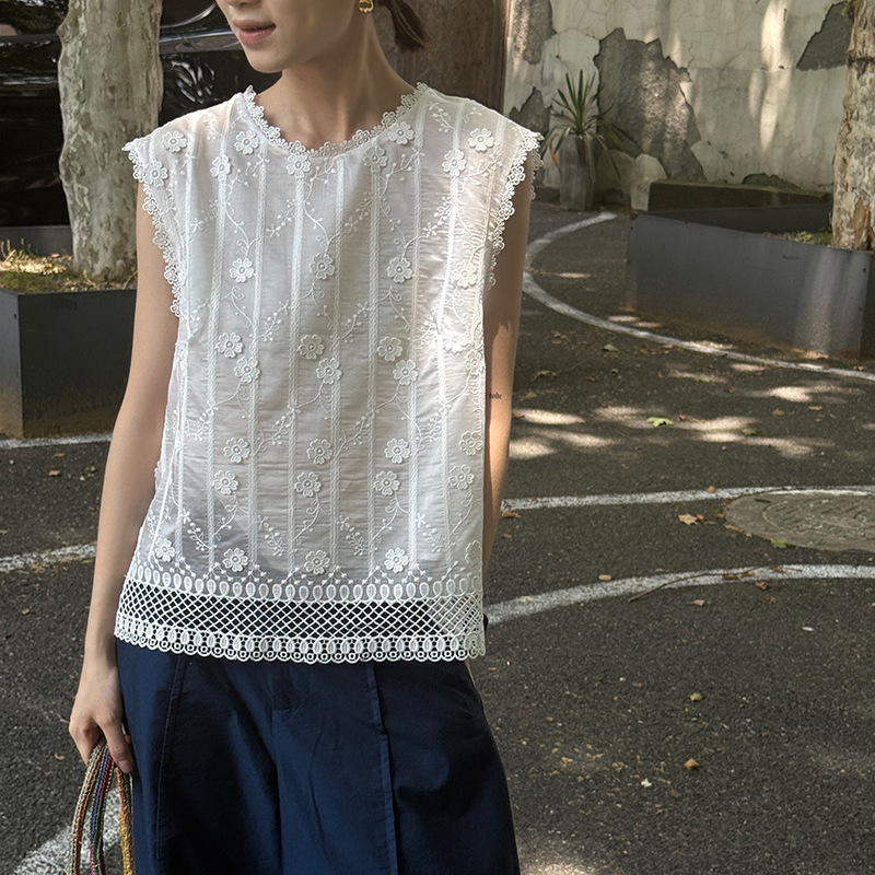 Leino Korean-Style Floral Patchwork Lace Embroidery Sleeveless Shirt for Women, Summer 2026 New Chinese-Style Elegant Blouse, Thin Top Leino Korean-Style Floral Patchwork Lace Embroidery Sleeveless Shirt for Women, Summer 2026 New Chinese-Style Elegant Blouse, Thin Top
