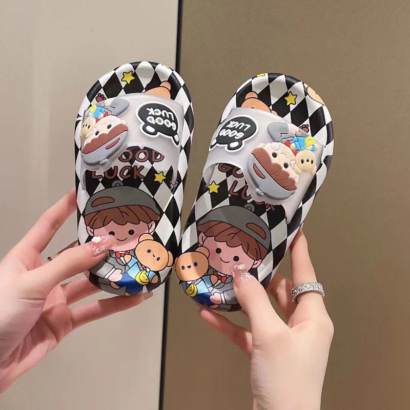 Niños bebé lindo dibujos animados nuevas zapatillas grandes y medianas zapatillas para niños y niñas verano hogar baño antideslizante suave