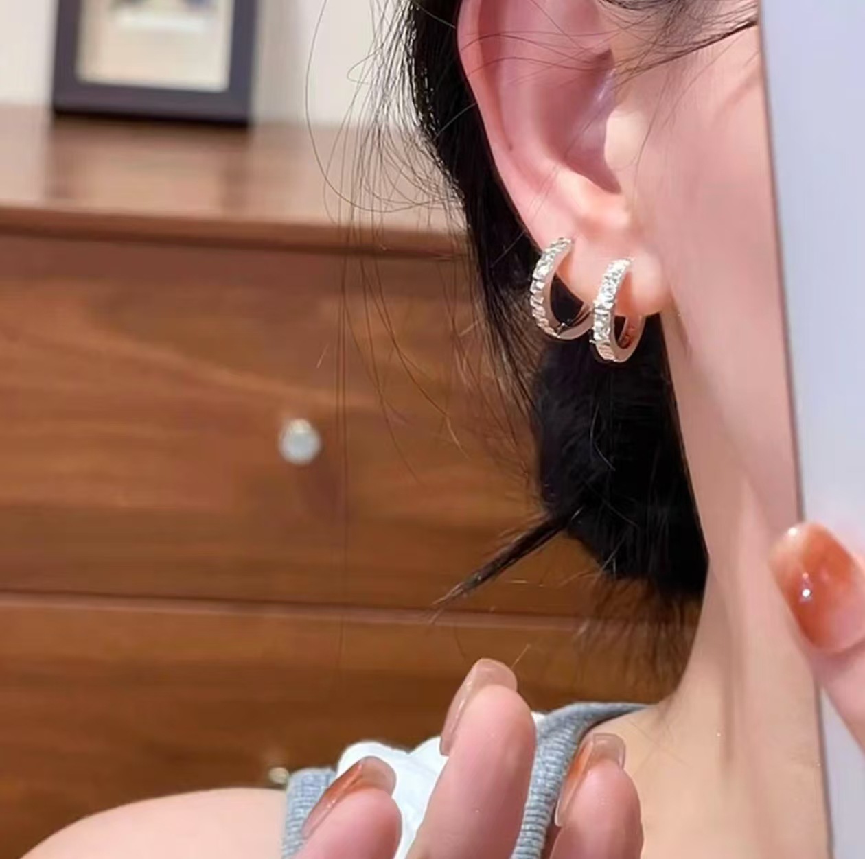 2024 nuevo anillo plateado simple perfiles de anillo de moda femenina aretes de anillo de anillo simple chatter Hot Hot Hot Hot Earplugs