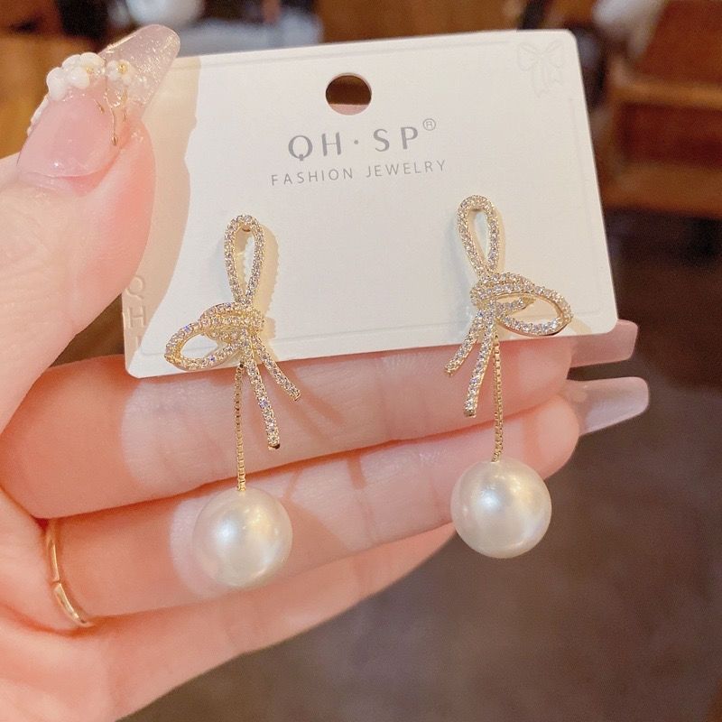 Bow Pearl Earrings Image 4