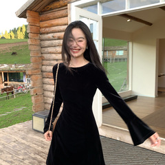 pusumede黑色丝绒连衣裙女新款设计感气质复古长袖小黑裙收腰短裙