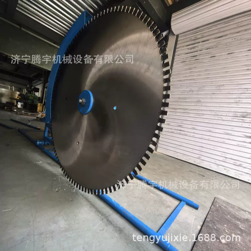 带轨道式开槽机20公分宽多少钱混凝土路面刻槽机站台用柴油开槽机