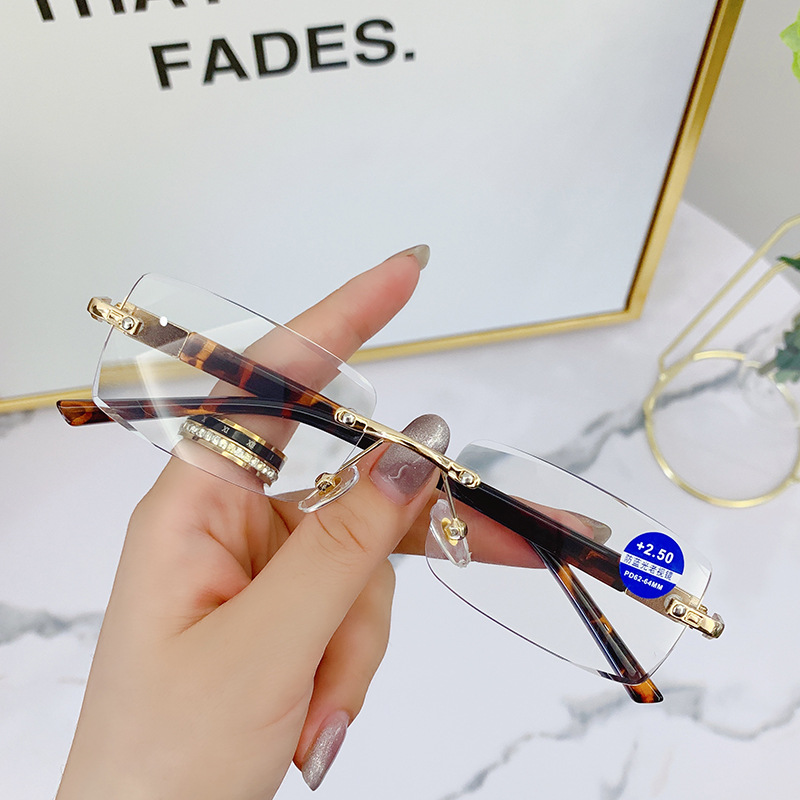 Nuevo Ajuste de moda elegante sin marco gafas de lectura de luz anti-azul para los ancianos gafas de lectura de metal para los ancianos