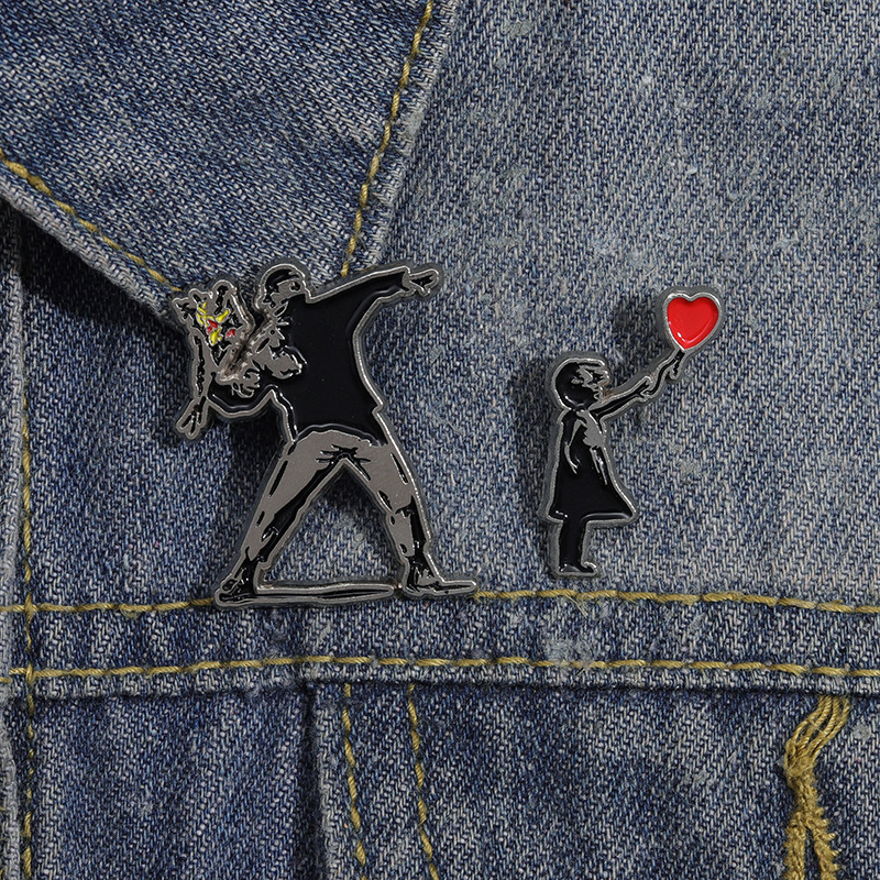 Alloy Material Retro Pin Human Heart Shape Alloy Stoving Varnish Unisex Brooches