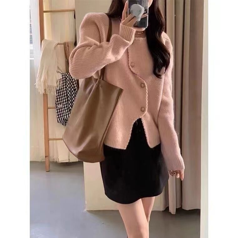 女性用の不規則な小さな香りのニットカーディガン、春と秋のデザイン、ニッチで優しく、柔らかく、ワックスのようなルーズなショートセータージャケット|undefined