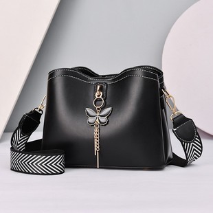 С���n��͹Űٴ�ͨ�ڌ��玧б�����Ů2025�¿�߼���ˮͰ��bags