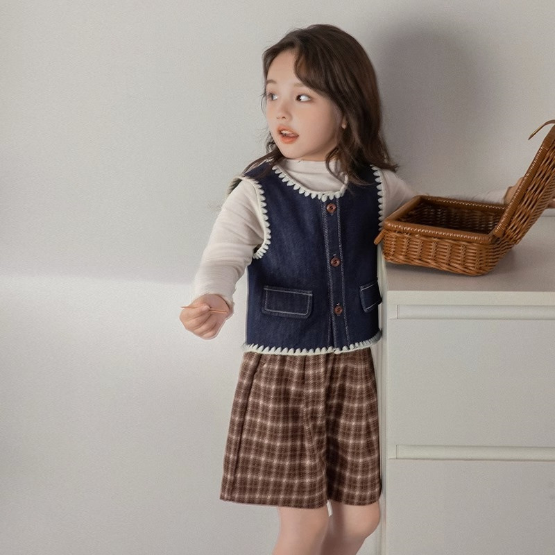 Chaleco de mezclilla para niñas 2023 Otoño Nuevo estilo occidental de ropa de abrigo bordada para niños Chaleco de todo fósforo traje de dos piezas de moda