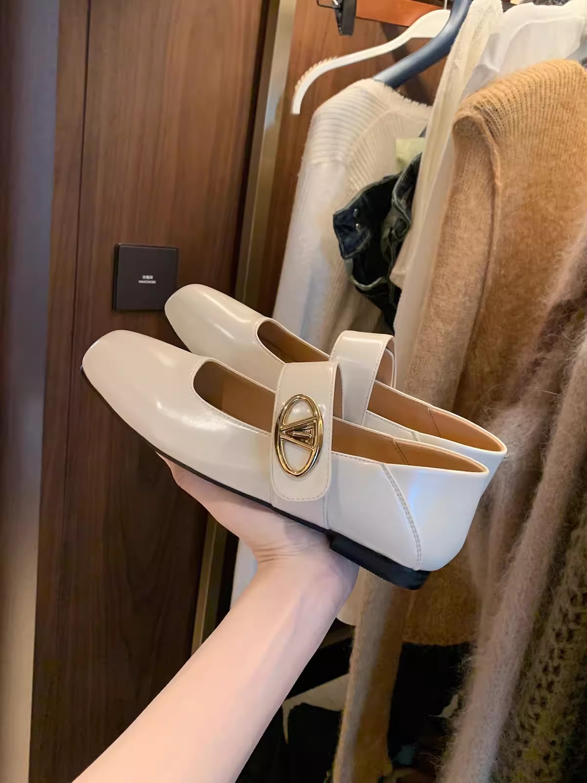 Madre de uva de piel de vaca con el estilo retrógrado francés una palabra con velcro Mary Zhen boca plana zapatos de una sola mujer
