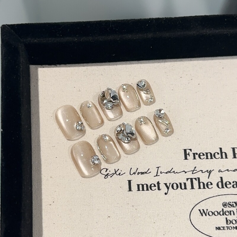 Pure Hand-Wearing Nail Pieces Advanced Sense milk brown Cat's Eye Nail Art Removable Light Luxury Elegant White Fake Nails