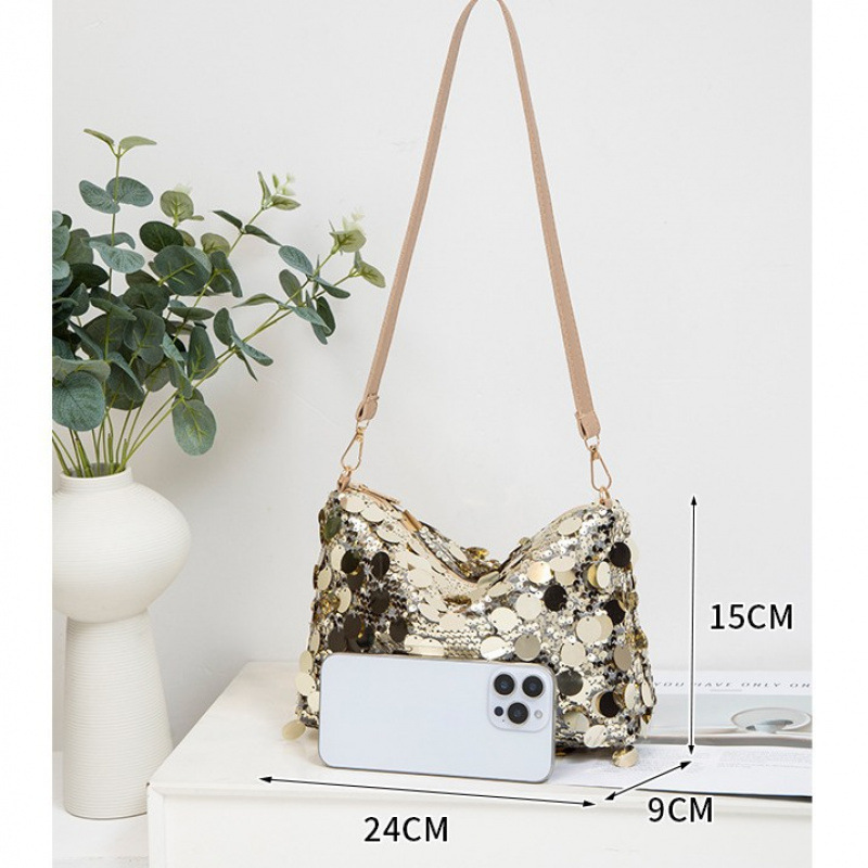 Nicho de diseño de bolso de brazo para mujeres 2025 nuevo verano y primavera de moda esquinilla de hombro mochila de moda extranjera