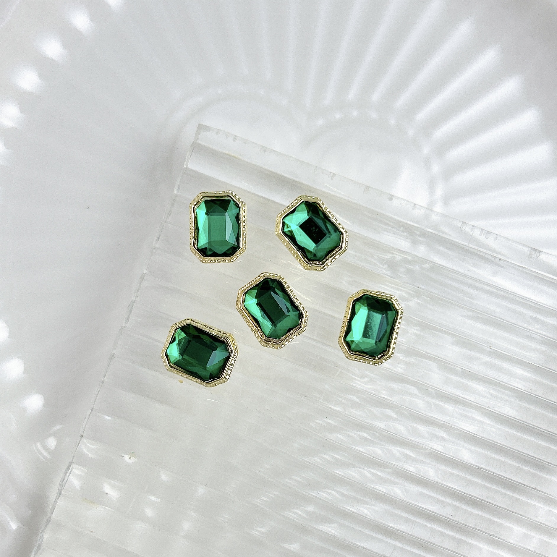 Nueva aleación china joyas de manicura taladro explosión grasa flash Fang amor gota de agua XiFeiYuan la misma armadura de la corte con taladro