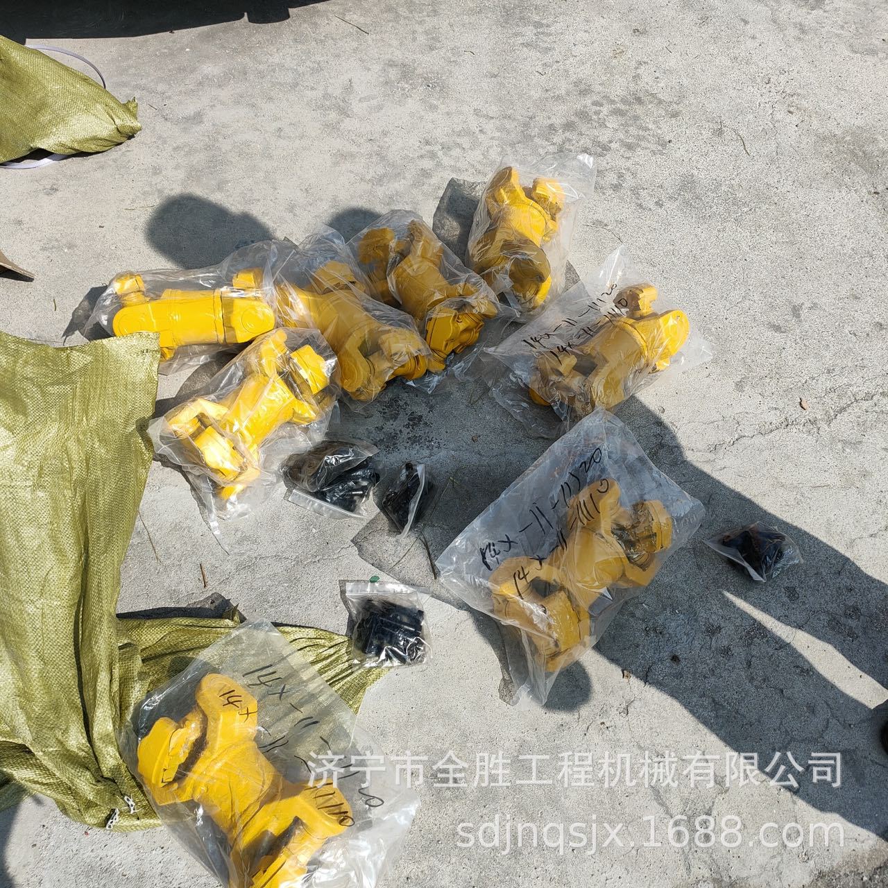 D85EE-15推土机万向节总成 涡轮增压器 发电机推土机履带总成机械