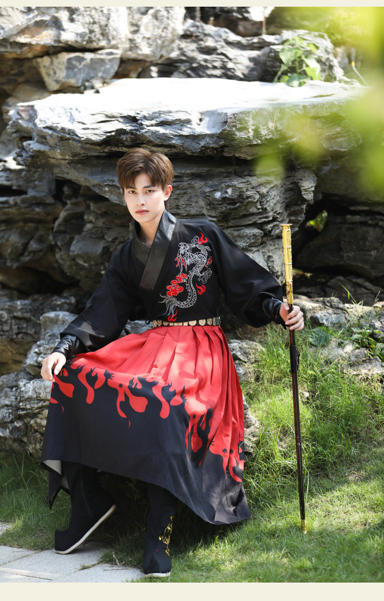 商品详情图_秋冬新款大码武侠风男女可穿明朝飞鱼服渐变黑红锦衣