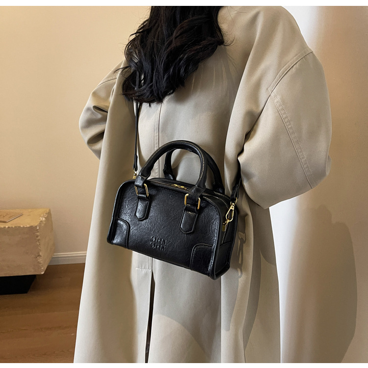 2024 New Maillard Retro Small Pillow Bag Women's Autumn and Winter Trend Korean Handheld Small Square Bag Versatile Crossbody Bag_voghion.com