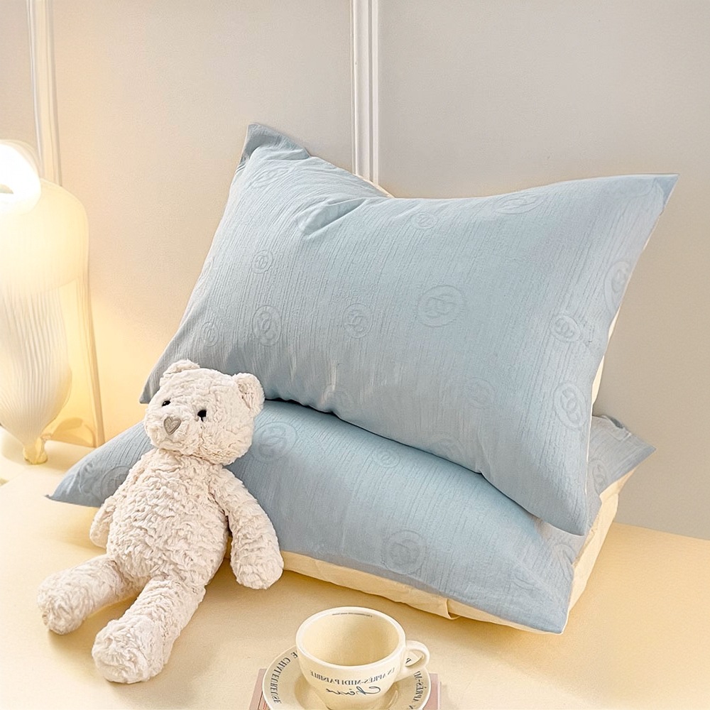 Un juego de cuatro piezas de cama de algodón 100 piezas de hilo de tres capas de algodón puro simple y ligero de lujo sábana cubierta de edredón juego de cama de tres piezas